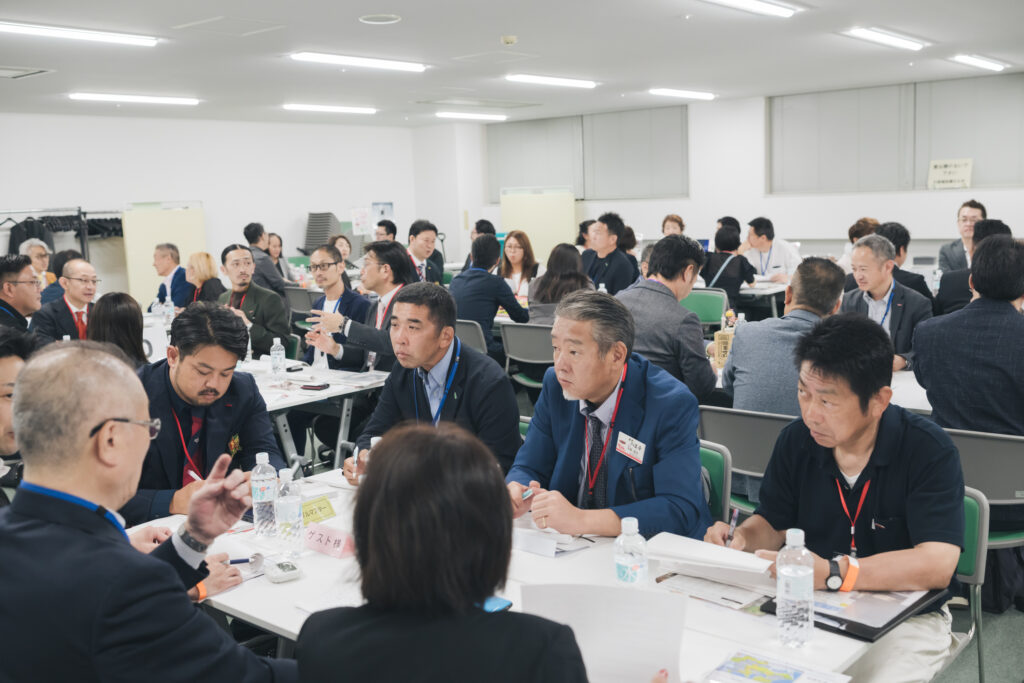 参加者全員が決裁権者。活発な商談が起こる